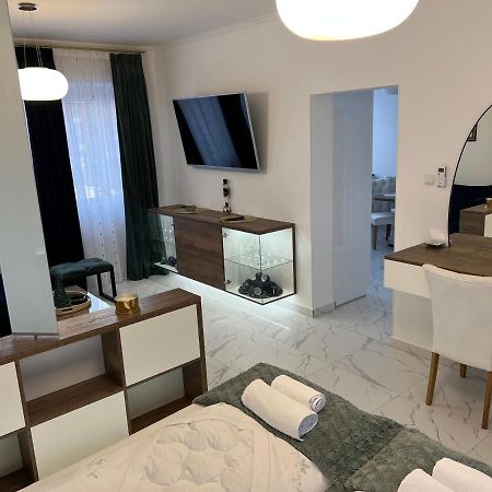 La Luna Premium Deluxe Apartment With Free Jacuzzi, Bikes & Covered Parking Nasice Eksteriør billede