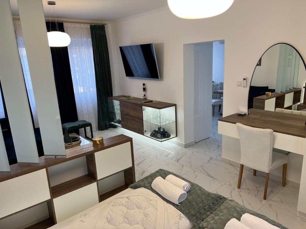 La Luna Premium Deluxe Apartment With Free Jacuzzi, Bikes & Covered Parking Nasice Eksteriør billede