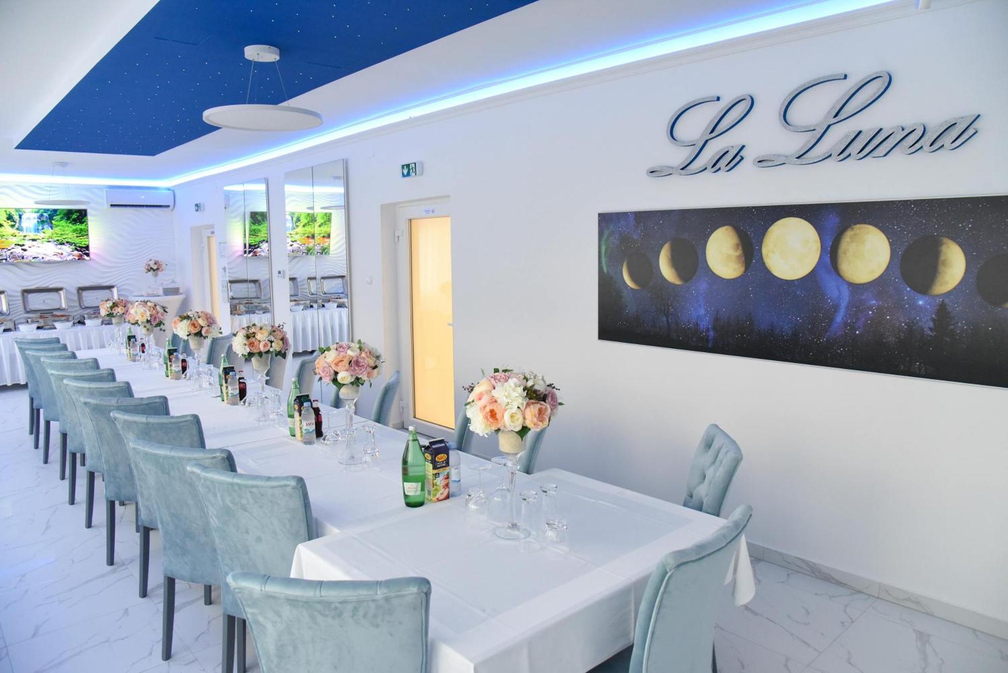 La Luna Premium Deluxe Apartment With Free Jacuzzi, Bikes & Covered Parking Nasice Eksteriør billede